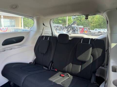 2023 CHRYSLER Voyager