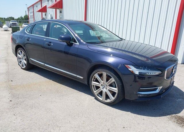 2017 VOLVO S90