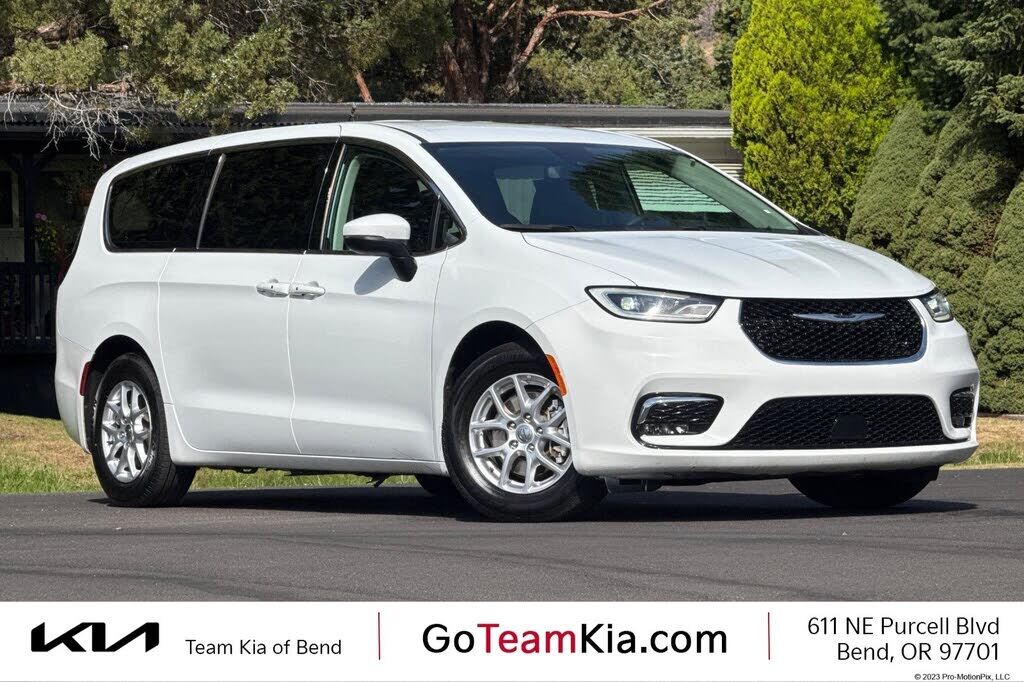 2023 CHRYSLER Pacifica