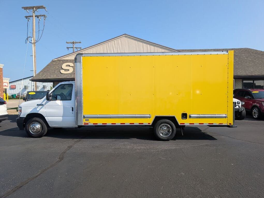2022 FORD E-350