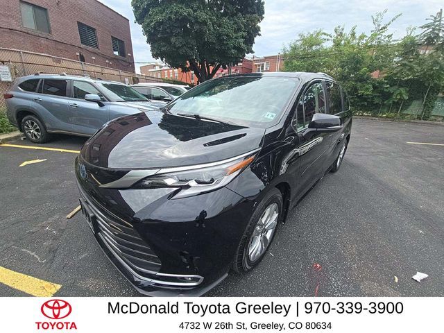 2023 TOYOTA Sienna