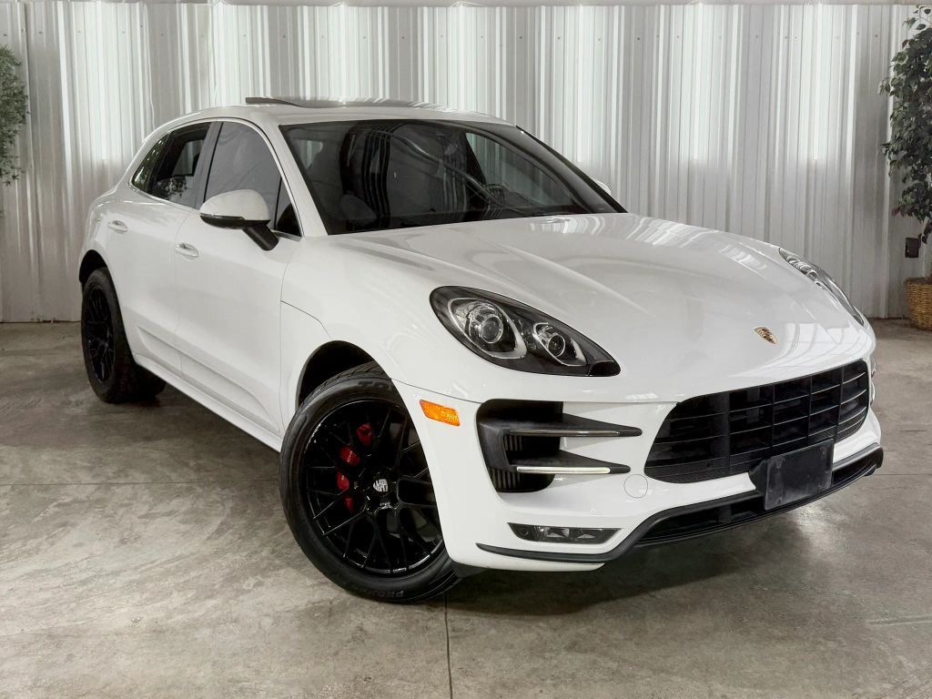 2017 PORSCHE Macan