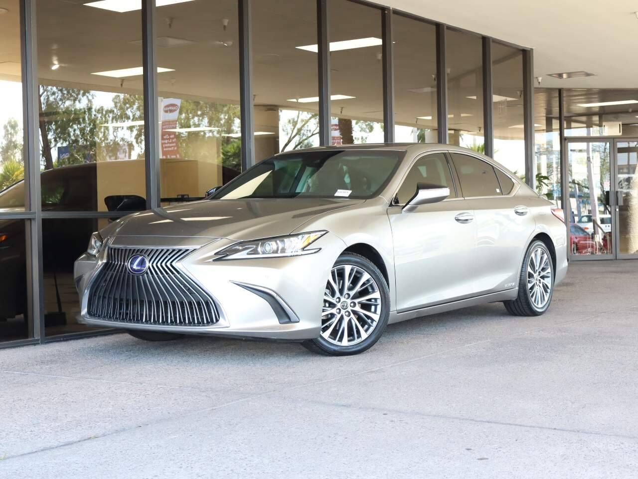 2020 LEXUS ES