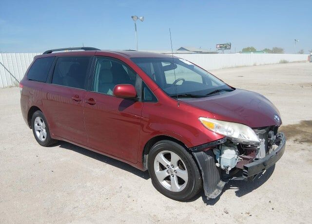 2014 TOYOTA Sienna
