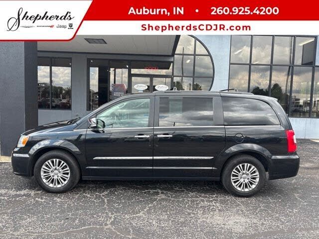 2015 CHRYSLER Town and Country