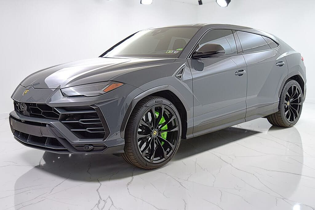2022 LAMBORGHINI URUS