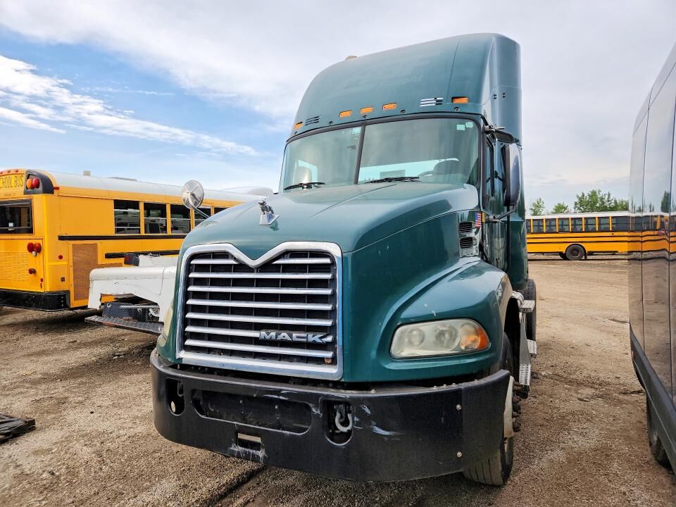 2017 MACK CXU
