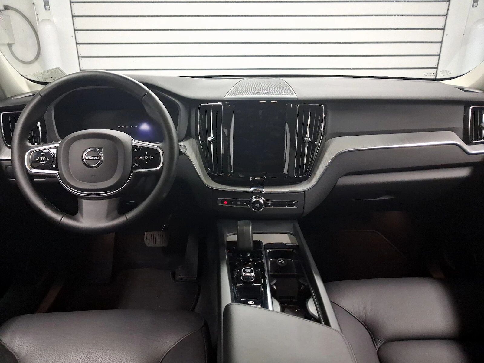 2025 VOLVO XC60