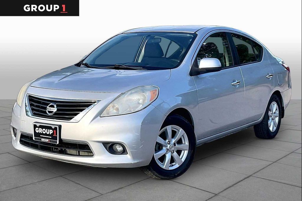 2012 NISSAN Versa