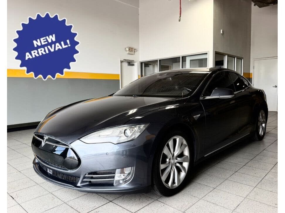 2015 TESLA Model S