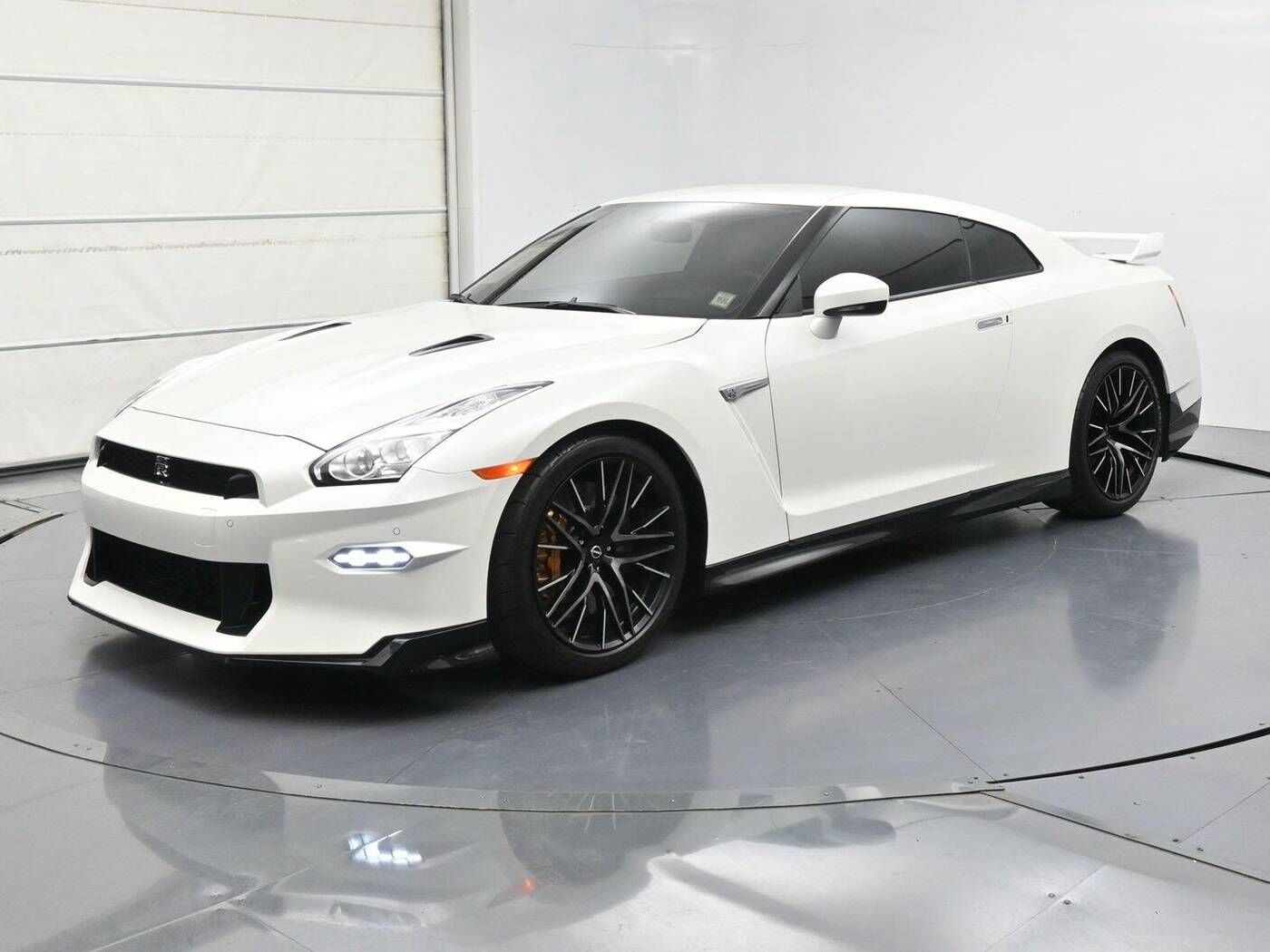 2024 NISSAN GT-R