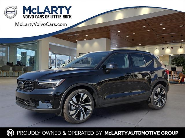 2026 VOLVO XC40
