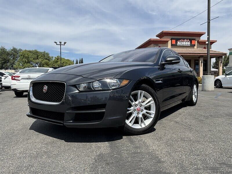 2017 JAGUAR XE