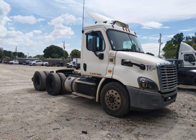 2016 FREIGHTLINER Cascadia