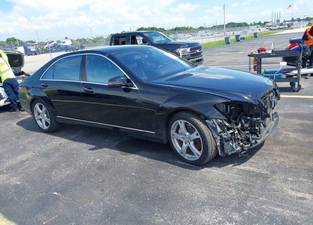 2013 MERCEDES-BENZ S-Class