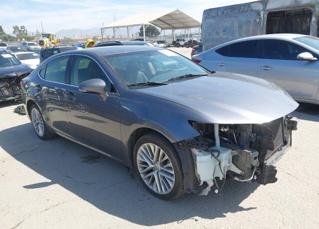 2016 LEXUS ES