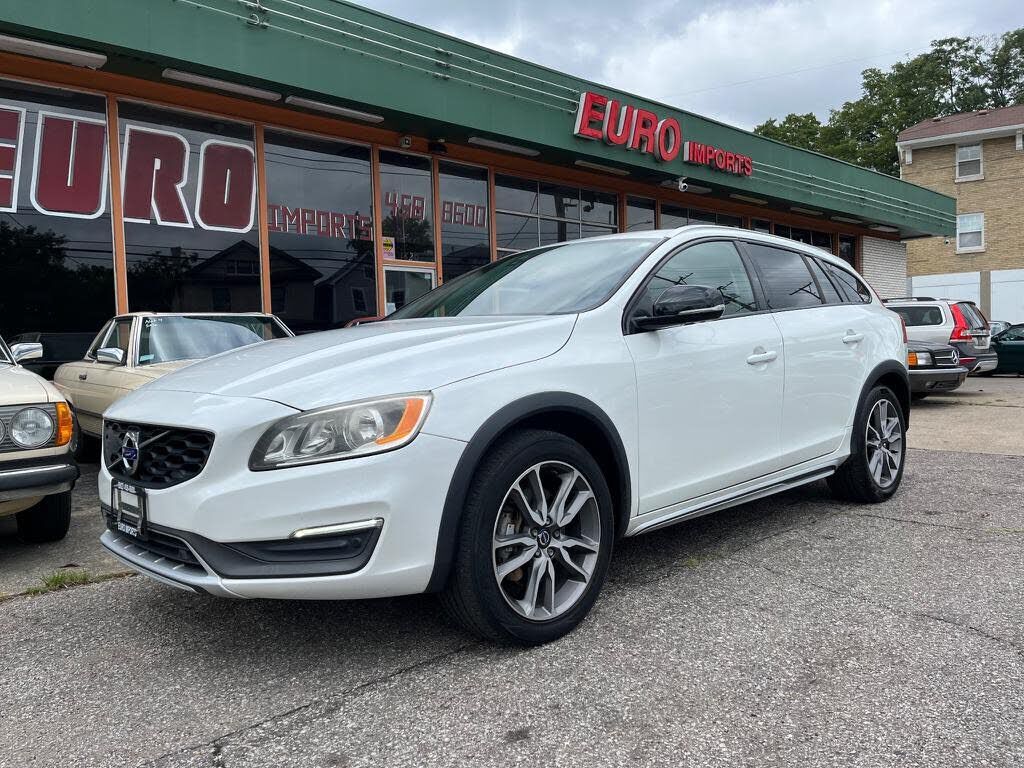 2016 VOLVO V60CC