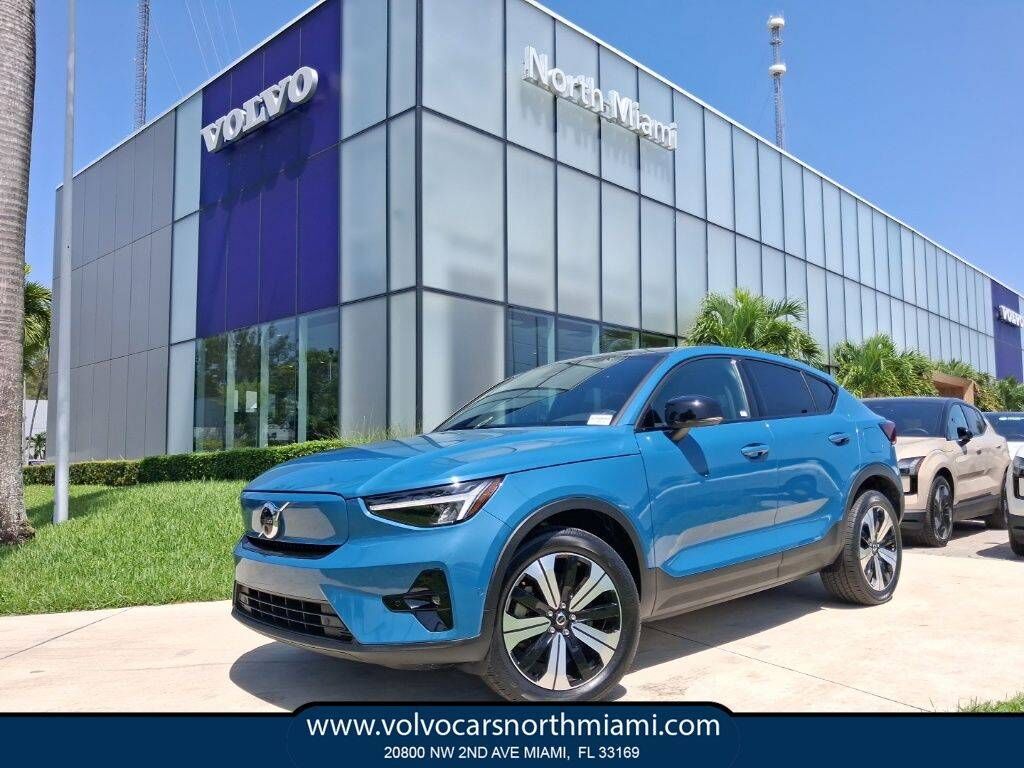 2023 VOLVO C40