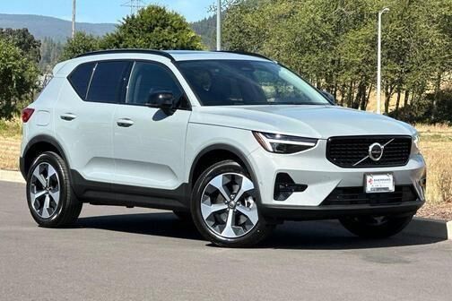 2026 VOLVO XC40