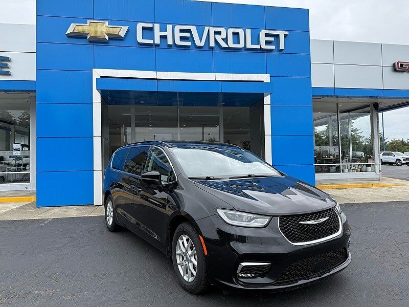 2023 CHRYSLER Pacifica