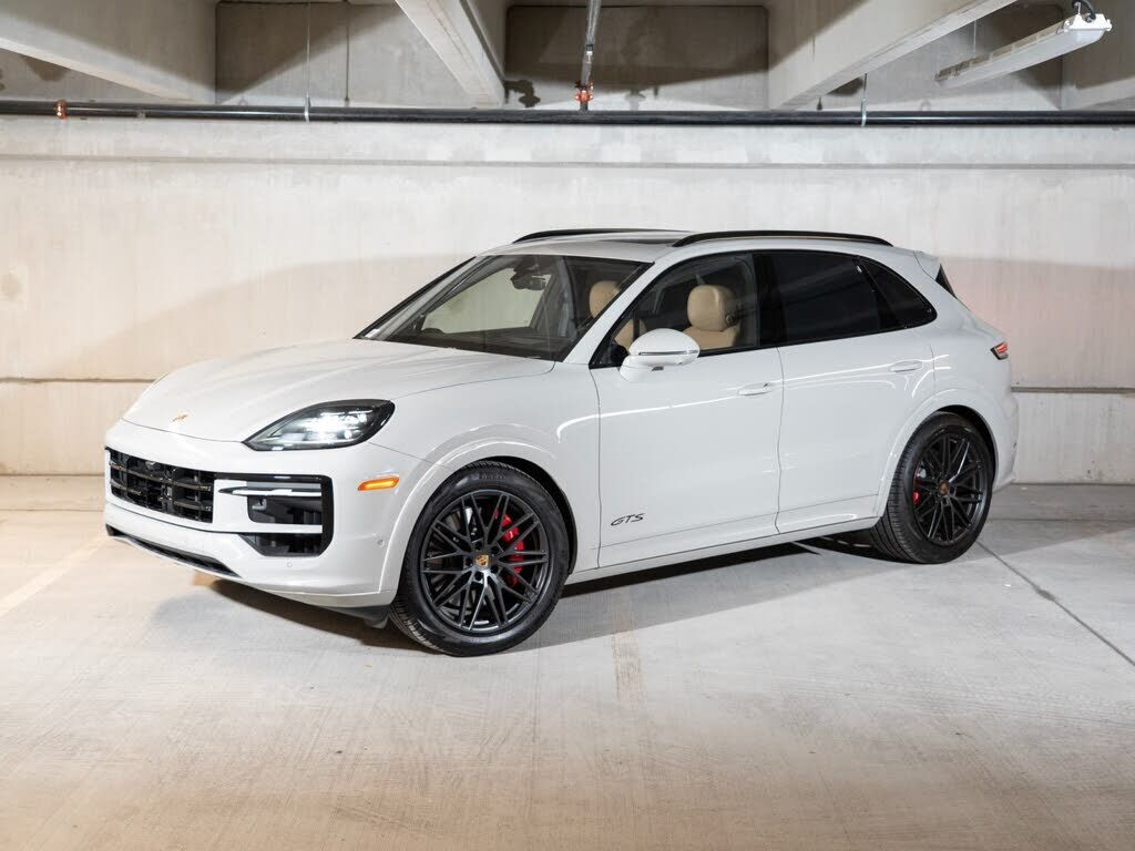2025 PORSCHE Cayenne
