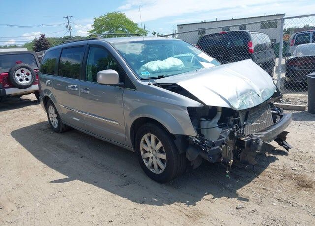 2016 CHRYSLER Town and Country