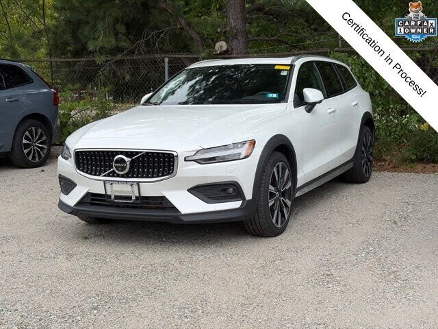 2025 VOLVO V60CC
