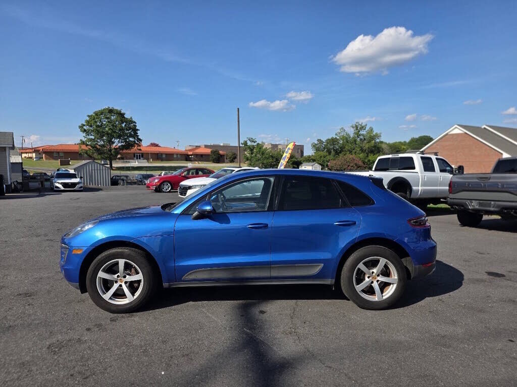 2017 PORSCHE Macan