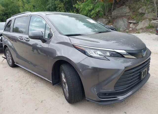 2023 TOYOTA Sienna