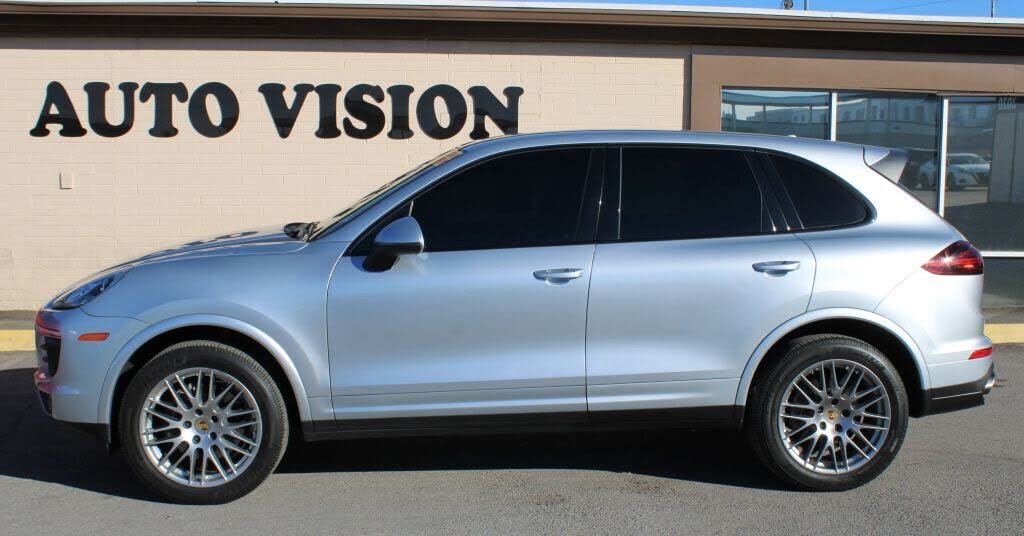 2017 PORSCHE Cayenne