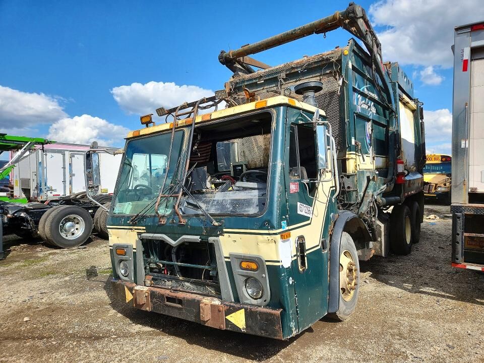 2014 MACK LEU
