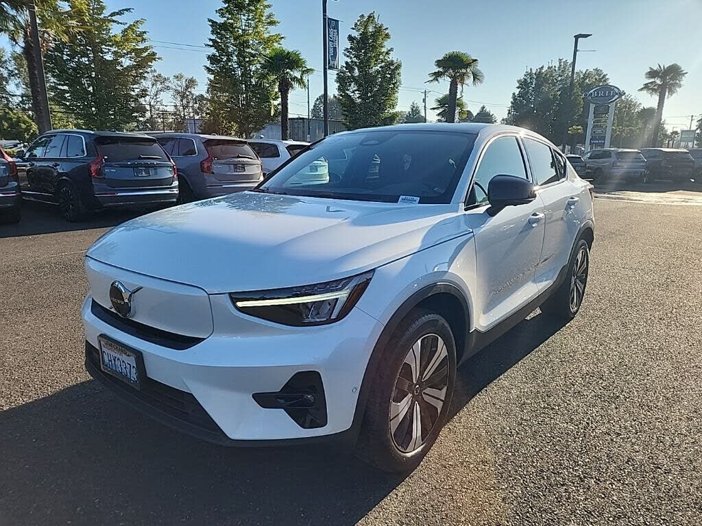 2023 VOLVO C40
