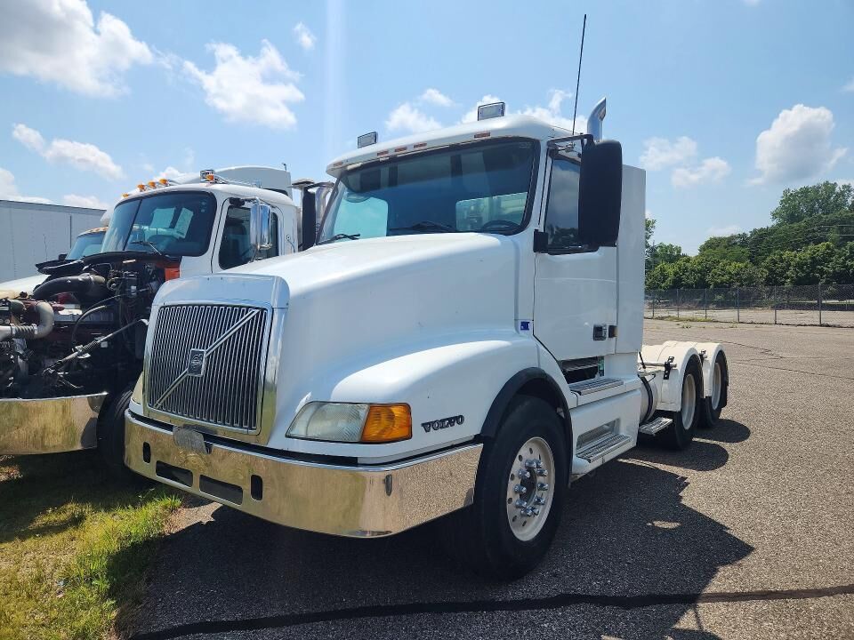 2003 VOLVO TRUCK VNL