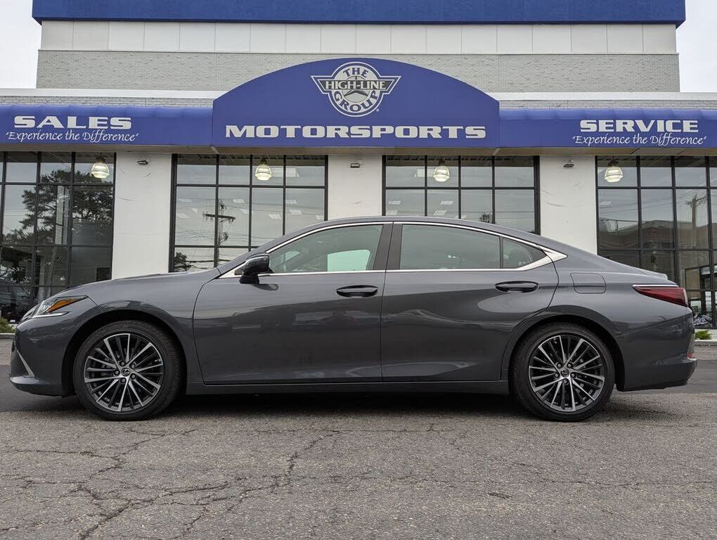 2022 LEXUS ES