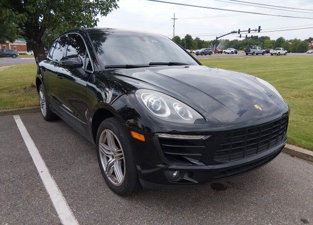 2016 PORSCHE Macan