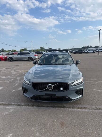 2024 VOLVO V60