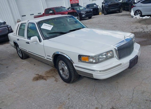 1997 LINCOLN Town Car