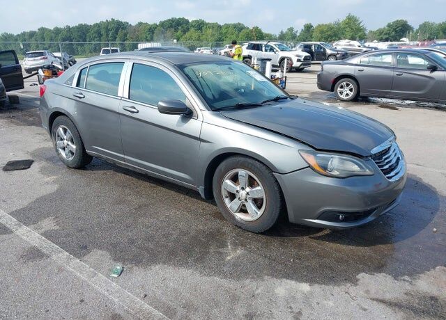 2011 CHRYSLER 200