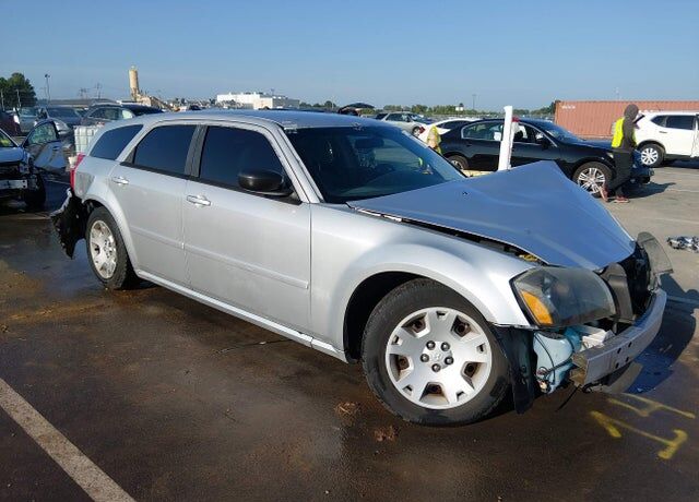 2005 DODGE Magnum