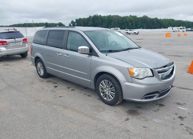 2014 CHRYSLER Town and Country