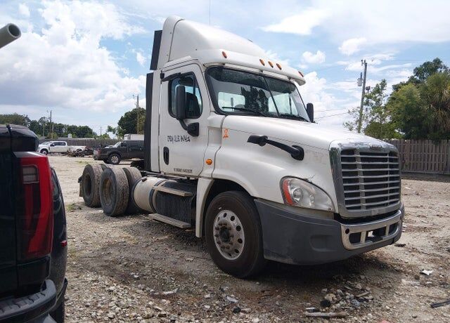 2015 FREIGHTLINER Cascadia