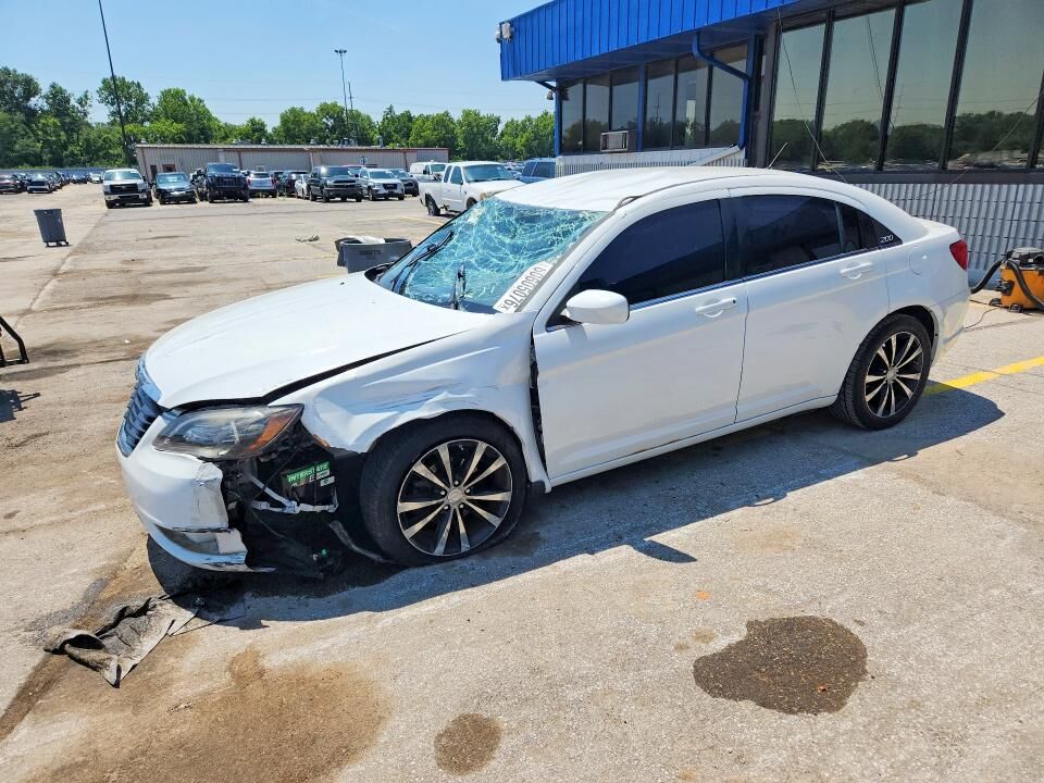 2013 CHRYSLER 200
