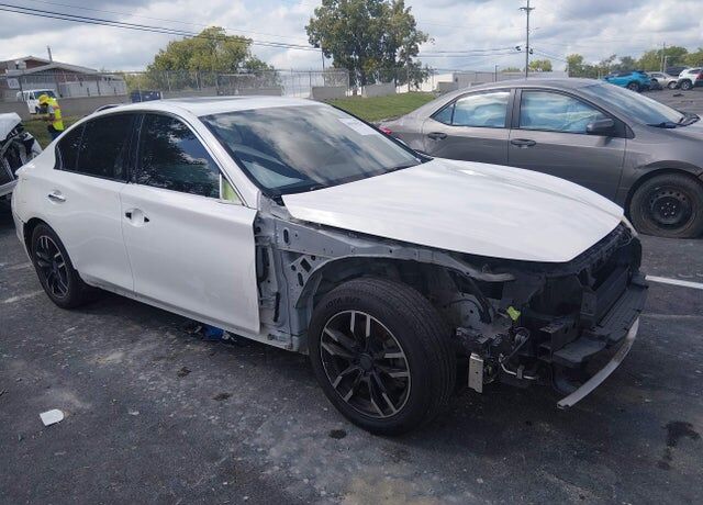 2015 INFINITI Q50