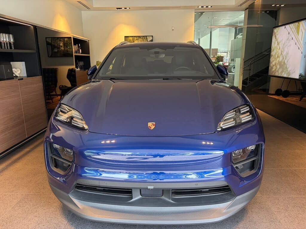 2024 PORSCHE Macan