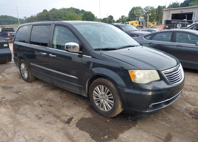 2012 CHRYSLER Town and Country