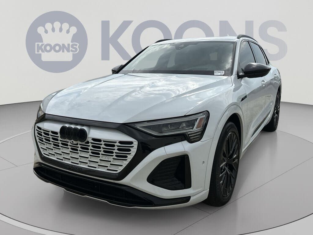 2024 AUDI Q8