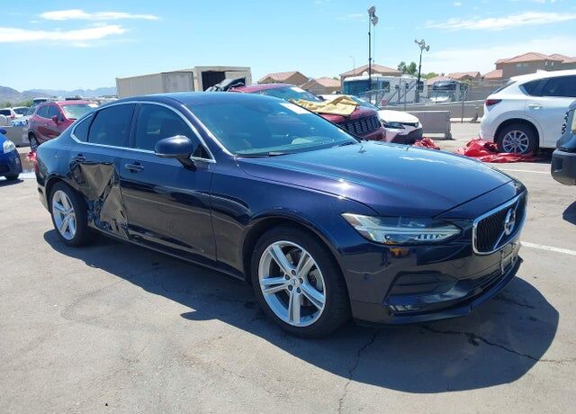 2017 VOLVO S90