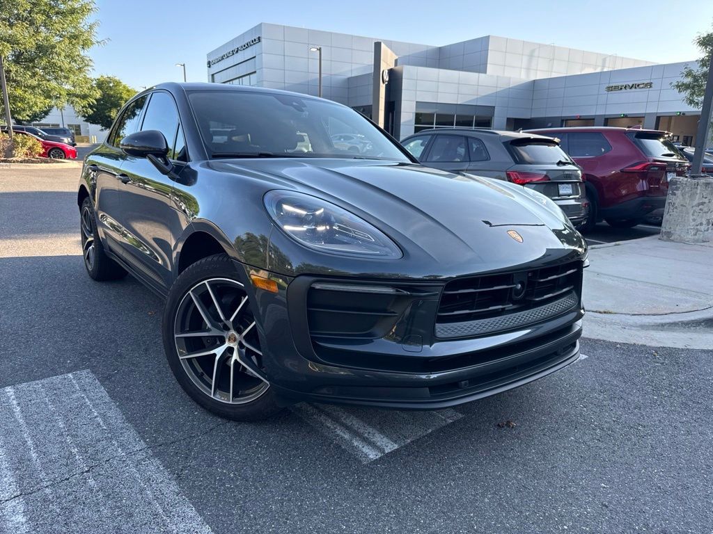 2024 PORSCHE Macan