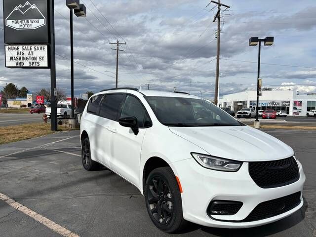 2024 CHRYSLER Pacifica
