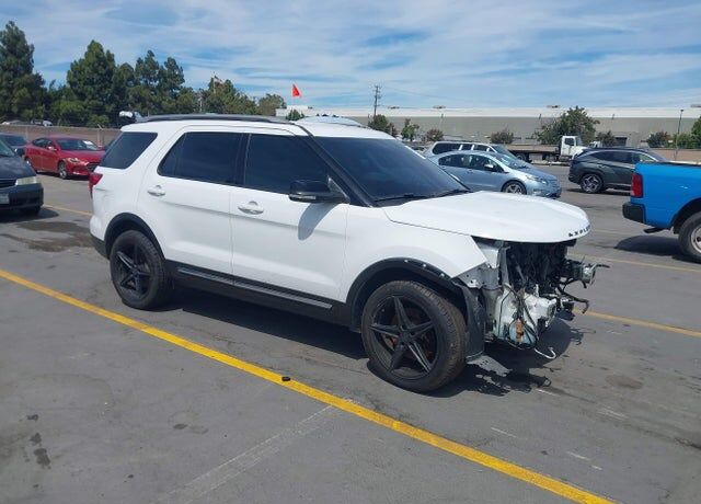 2017 FORD Explorer